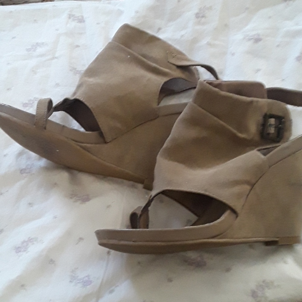 Shoes - Picture 2 of 3